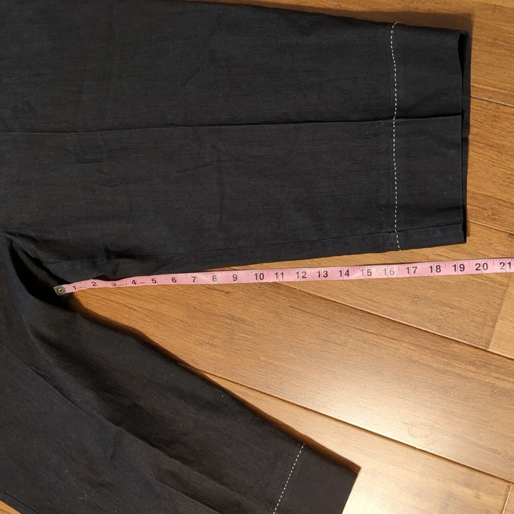 Larry Levine Woman Black Capri Pants with Decorative Stitching - Picture 6 of 10